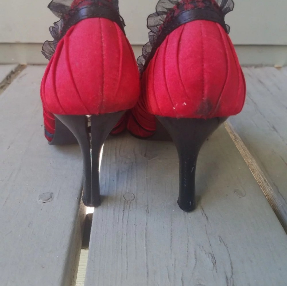 Classy Red Heels - Picture 3 of 3